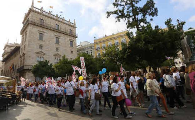 Concentración en la plaza de Manises por la educación concertada en junio de 2016.