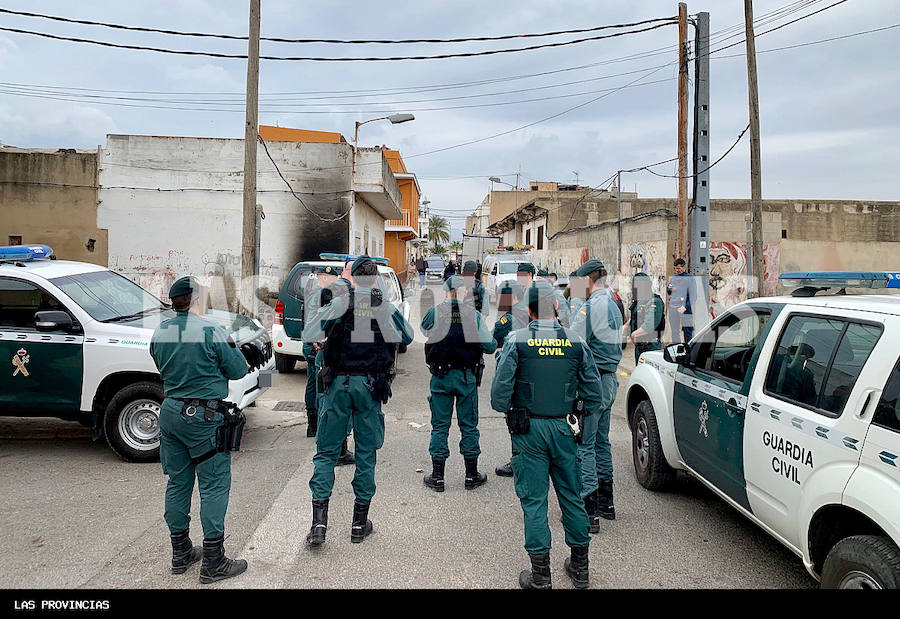 Fotos: Golpe al cultivo de marihuana en Carlet