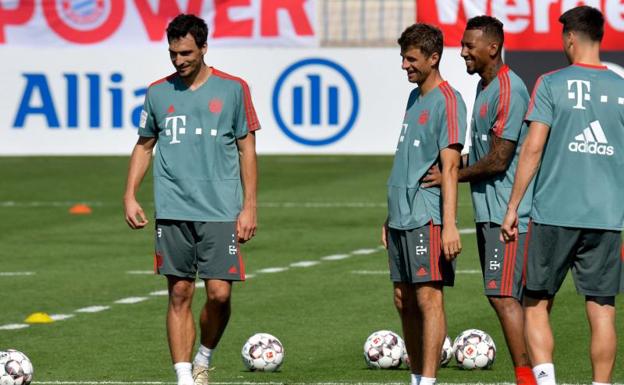 Hummels, Müller y Boateng, durante un entrenamiento del Bayern. 