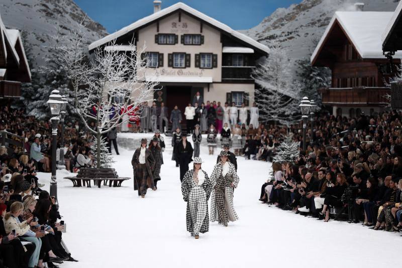 Fotos: Fotos del desfile de Chanel en la Semana de la Moda de París 2019, homenaje a Karld Lagerfeld