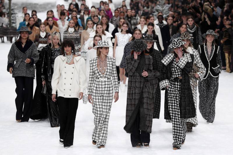 Fotos: Fotos del desfile de Chanel en la Semana de la Moda de París 2019, homenaje a Karld Lagerfeld