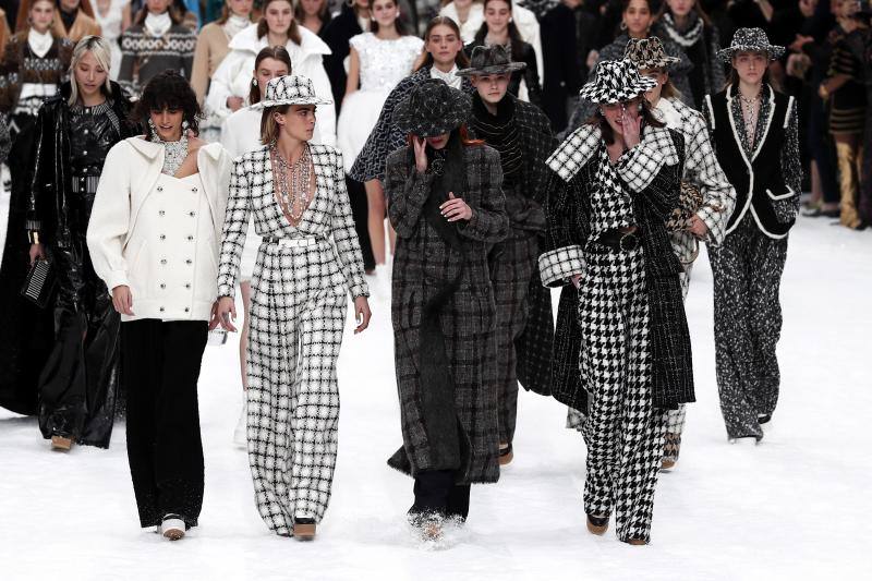 Fotos: Fotos del desfile de Chanel en la Semana de la Moda de París 2019, homenaje a Karld Lagerfeld