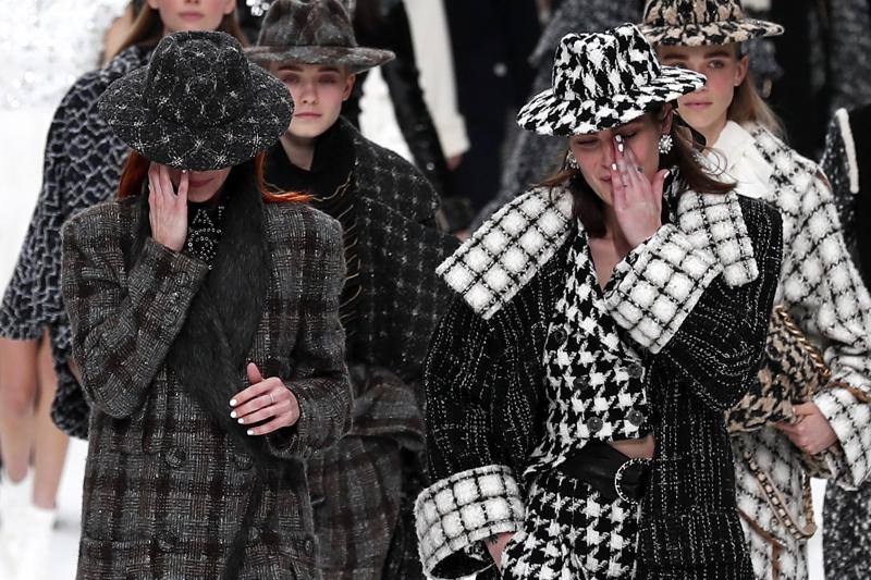 Fotos: Fotos del desfile de Chanel en la Semana de la Moda de París 2019, homenaje a Karld Lagerfeld