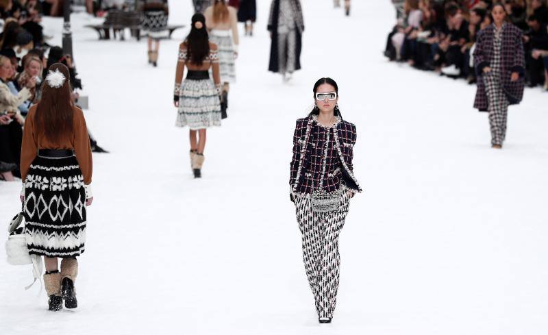 Fotos: Fotos del desfile de Chanel en la Semana de la Moda de París 2019, homenaje a Karld Lagerfeld