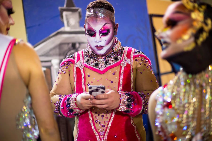 El Carnaval de Las Palmas de Gran Canaria eligió la noche del lunes a su Drag Queen 2019. El reconocimiento recayó en Drag Chuchi, que se presentó ante las 6.000 personas que llenaban el parque de Santa Catalina como un dios hindú en tránsito hacia Río de Janeiro. Y lo hizo con la fantasía «Repite mi nombre», un especáculo con una puesta de escena acrobática y sobrecogedora. El músico brasileño Carlinhos Brown fue el encargado de prender la mecha a la gran gala de unas fiestas que este año se inspiran en Río de Janeiro.