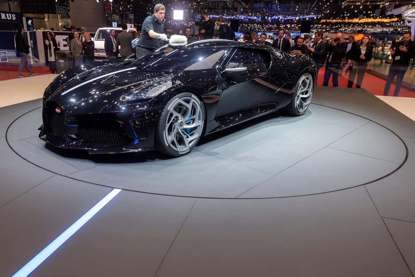 Nuevo Bugatti "La voiture Noire" este martes durante la primera jornada abierta a la prensa del 89º Salón Internacional del Motor de Ginebra (Suiza). 