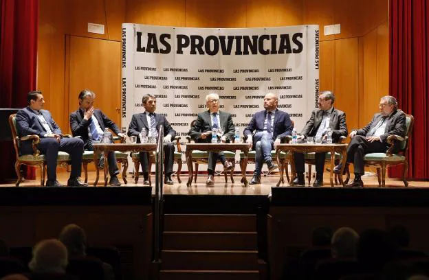 De izquierda a derecha, Vicente Nogueroles, Nacho Lloret, Victorino Martín, José Luis Benlloch, Toni Gaspar, José María Ángel y Ramón Vilar, en el acto celebrado ayer. marsilla
