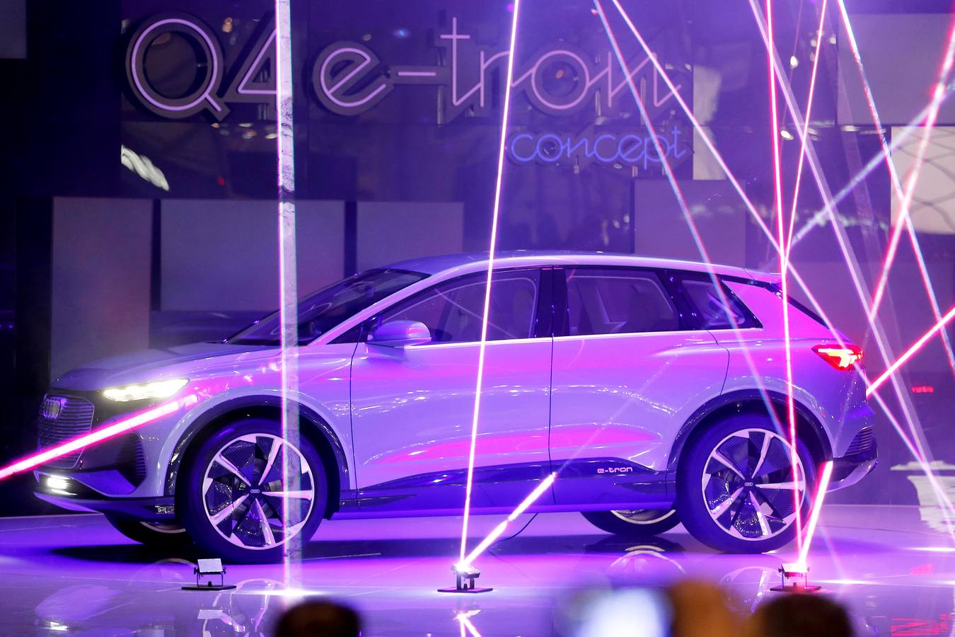 Presentación del nuevo Audi Q4 e-tron este martes durante la primera jornada abierta a la prensa del 89º Salón Internacional del Motor de Ginebra (Suiza). 