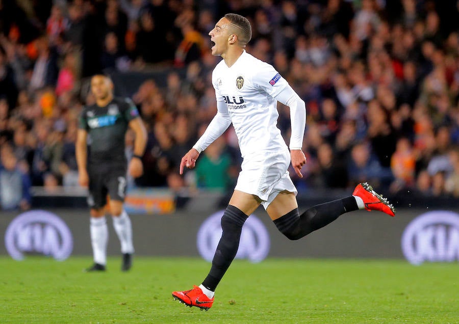 Las mejores fotos del partido de ida de octavos de final disputado en Mestalla