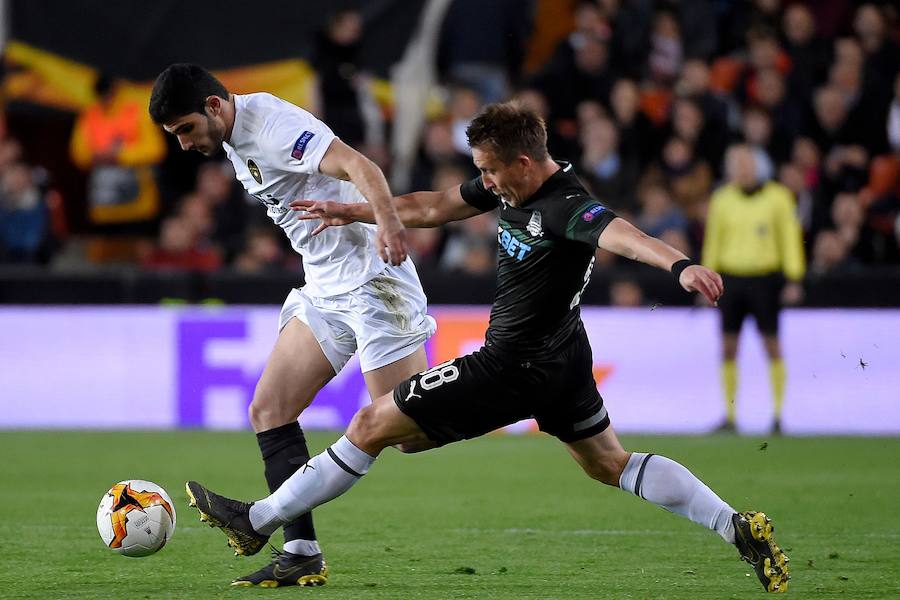 Las mejores fotos del partido de ida de octavos de final disputado en Mestalla