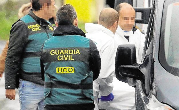 Agentes de la Guardia Civil, el día que encontraron el cadáver de Diana Quer. 