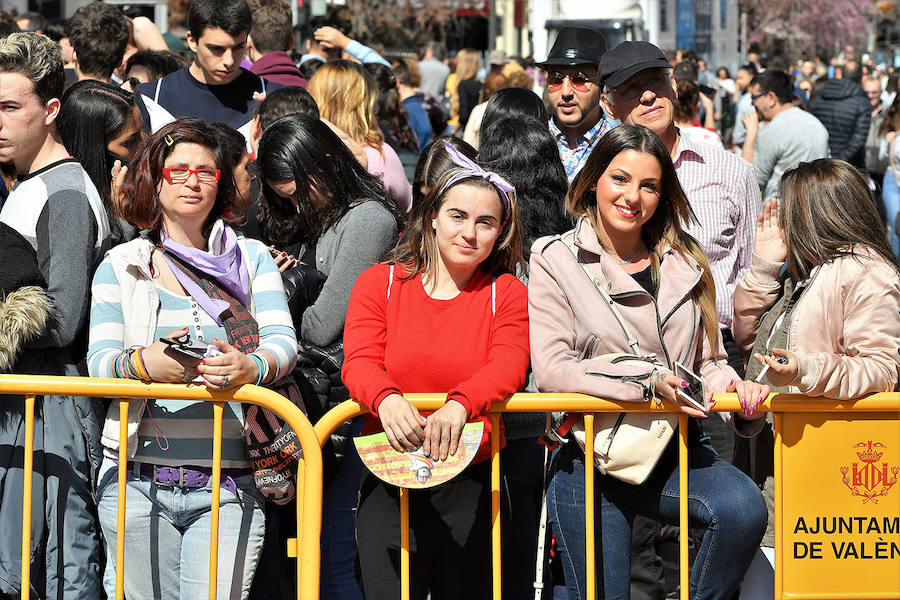 Fotos: Búscate en la mascletà del 8 de marzo de las Fallas 2019