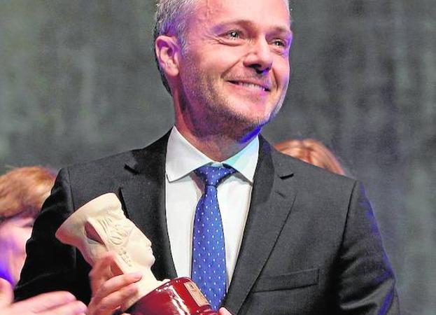 El valenciano Joaquín Camps recibe el Azorín.