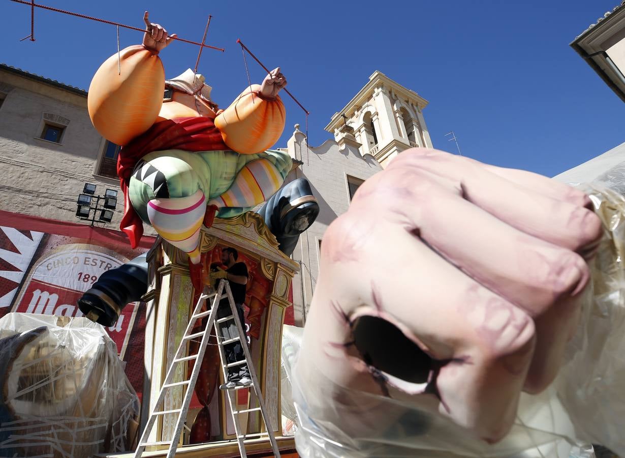 Comienza el montaje de las fallas de la sección Especial de las Fallas 2019.