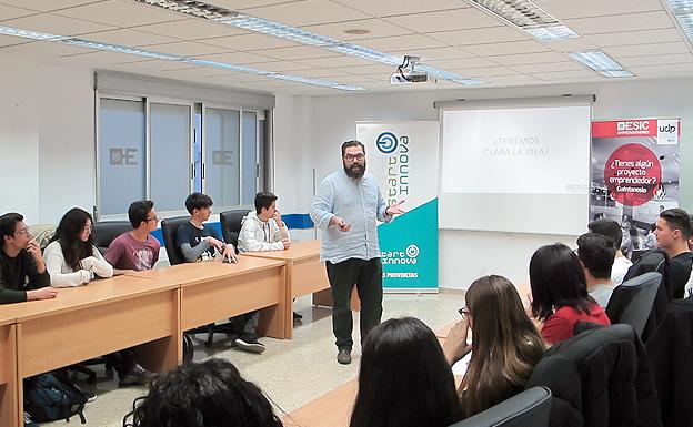 Encuentro celebrado esta semana para preparar los 'pitches' de la final de STARTinnova. 