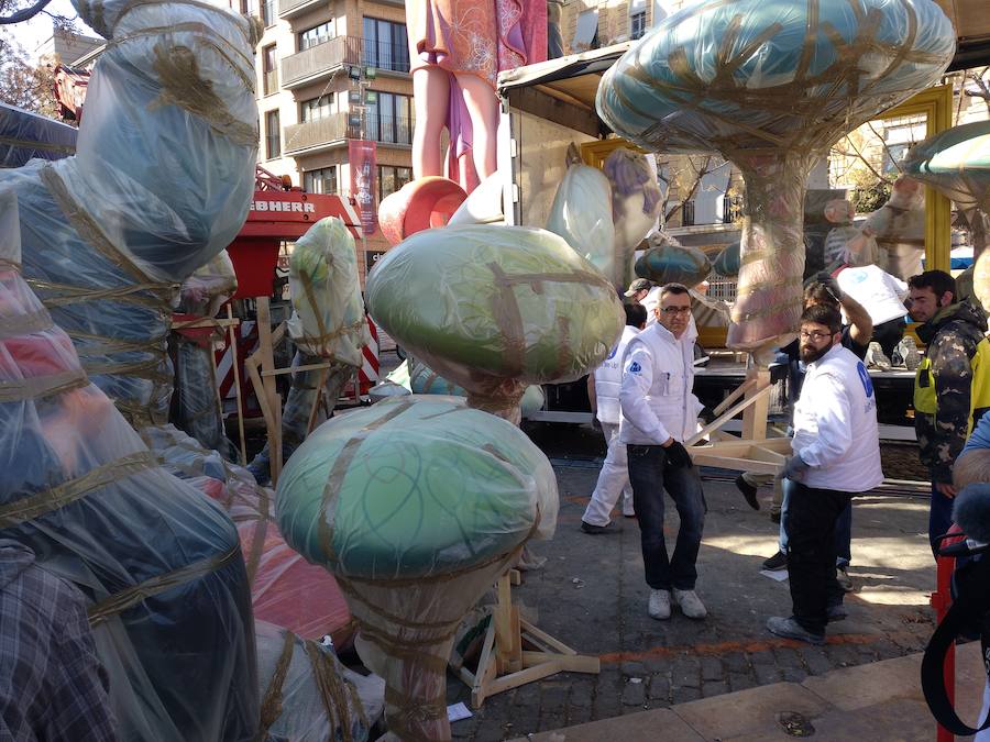 Comienza el montaje de las fallas de la sección Especial de las Fallas 2019.