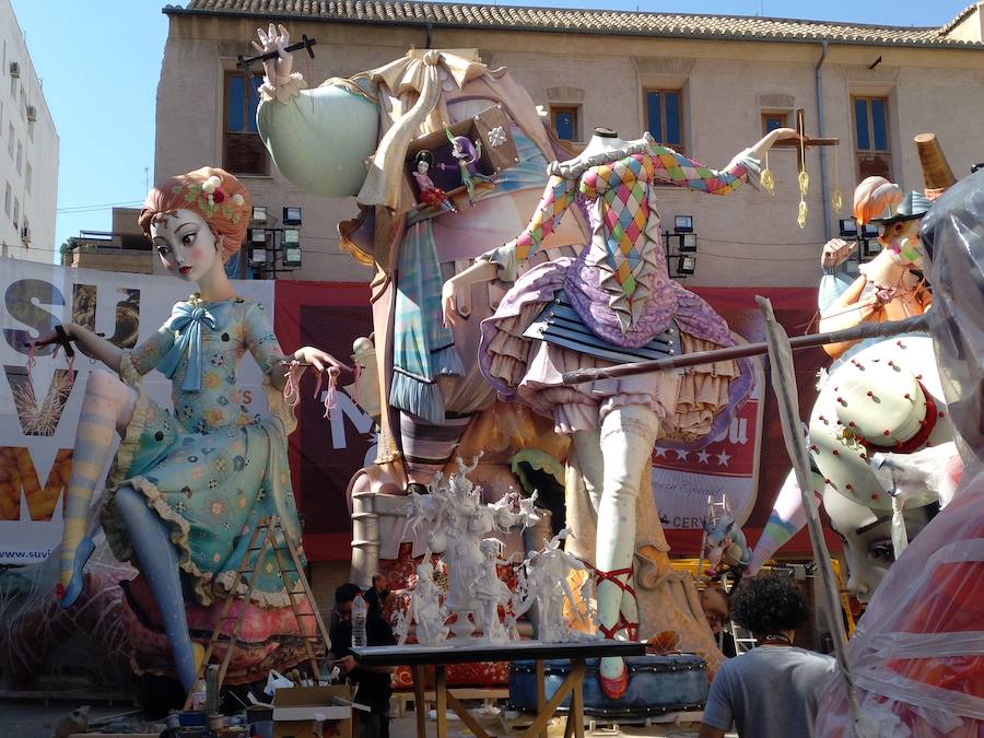 Comienza el montaje de las fallas de la sección Especial de las Fallas 2019.