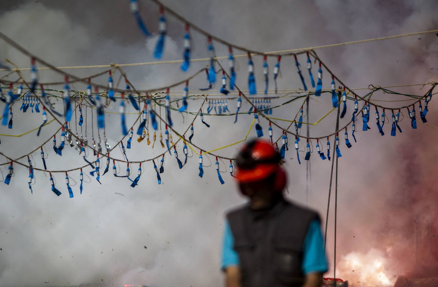 Fotos: Así ha sido la mascletà de este lunes 11 de marzo