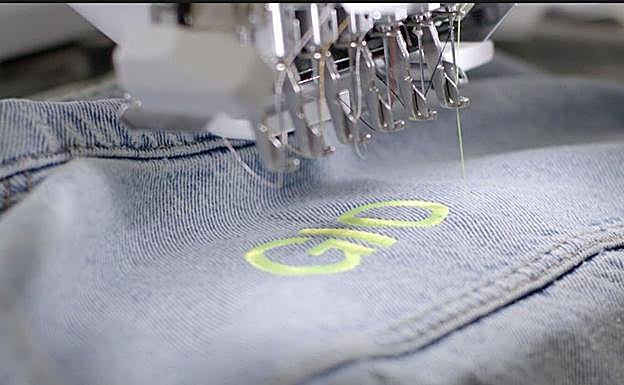 Zara grabará gratis tu nombre en su ropa