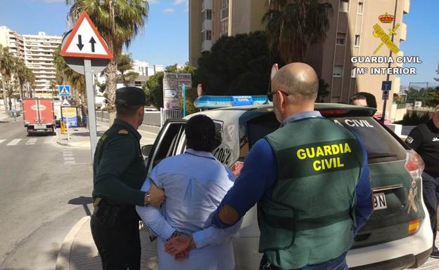 La Guardia Civil detiene en Calpe a un matrimonio especializado en el hurto a ancianos