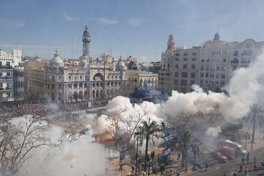 Fotos: Fallas 2019: Mascletà del 14 de marzo. Pirotecnia Turís