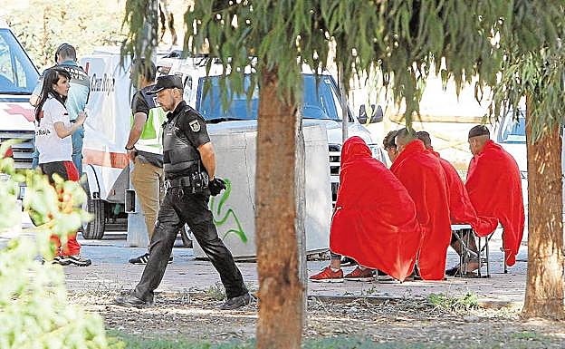 Menores llegados en una patera.