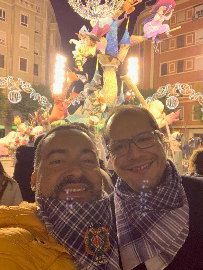 Comparte con LAS PROVINCIAS tus selfies más falleros de estas Fallas 2019. Los puedes enviar al correo: redaccion@lasprovinciasdigital.es