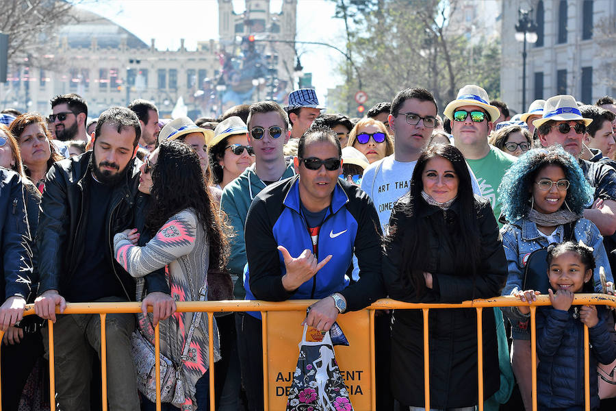 Fotos: Búscate en la mascletà del sábado 16 de marzo