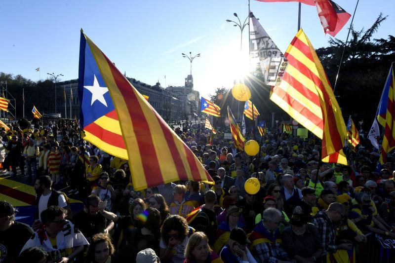 Colectivos independentistas catalanes se han concentrado este sábdo en Madrid para 