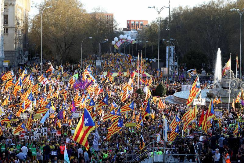 Colectivos independentistas catalanes se han concentrado este sábdo en Madrid para 