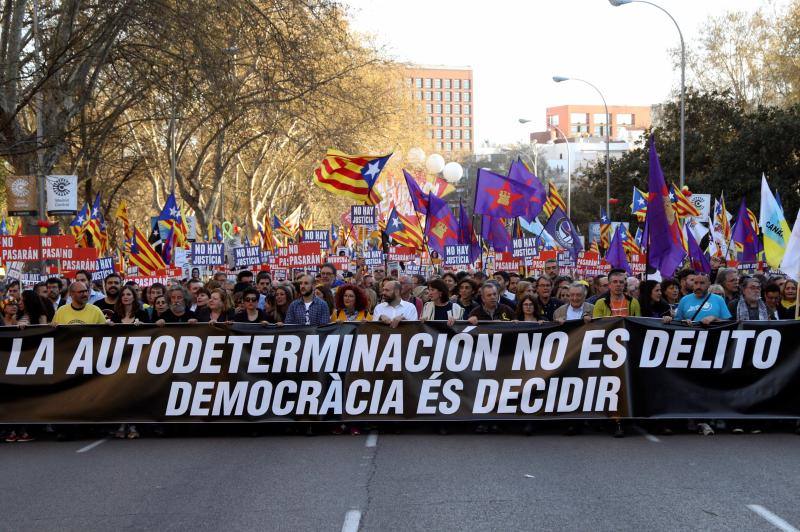 Colectivos independentistas catalanes se han concentrado este sábdo en Madrid para 