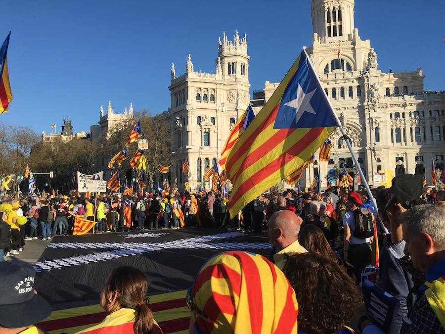 Colectivos independentistas catalanes se han concentrado este sábdo en Madrid para 