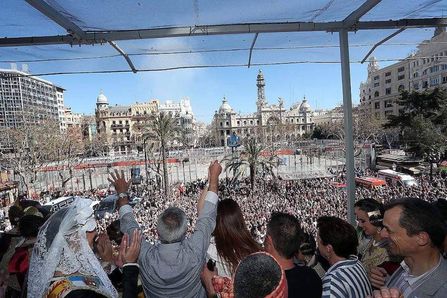 Fotos: Fallas 2019: Mascletà de Pirotecnia Vulcano en la plaza del Ayuntamiento