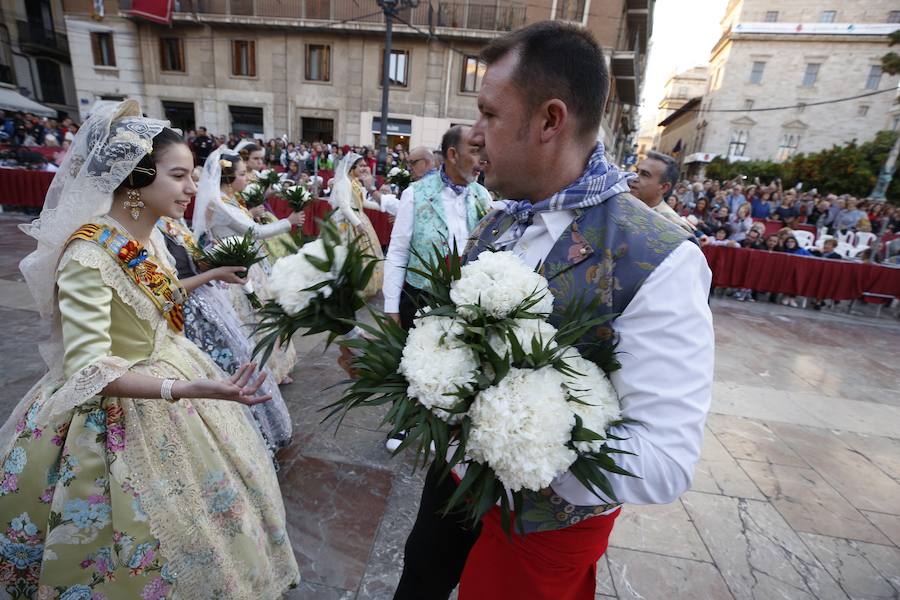 Fotos: Fallas 2019: Primer día de la Ofrenda de las Fallas de Valencia