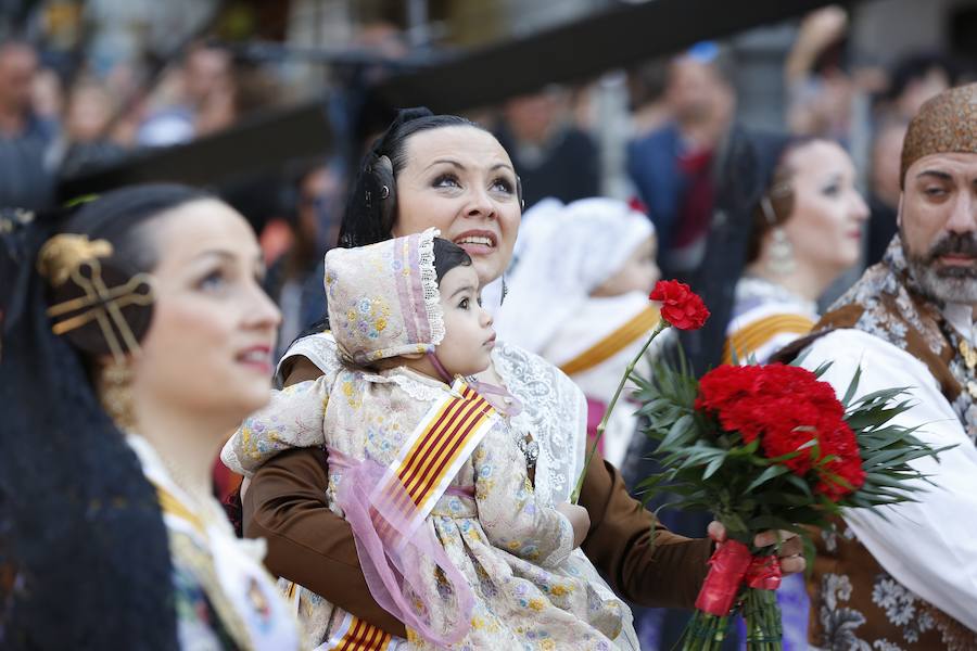 Fotos: Fallas 2019: Primer día de la Ofrenda de las Fallas de Valencia