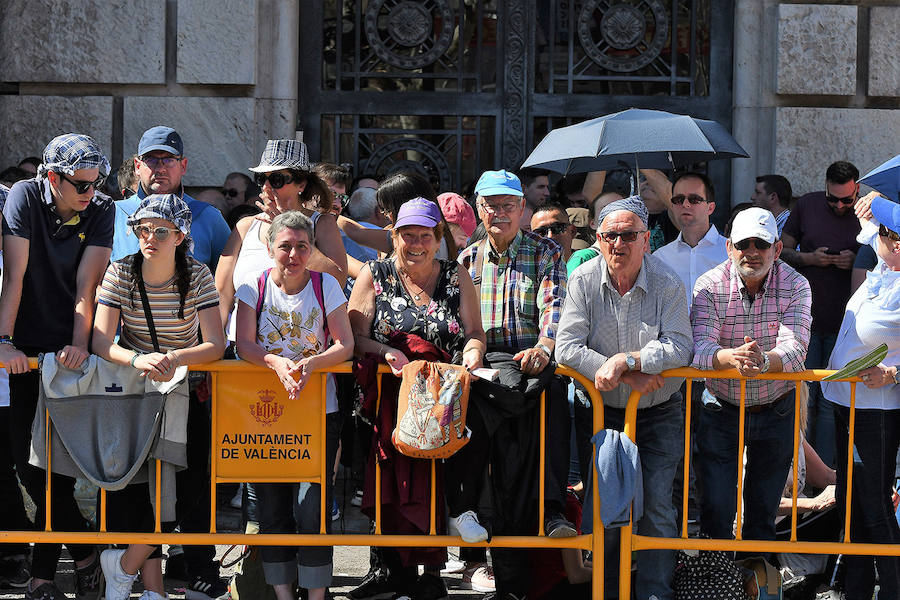 Pirotecnia Vulcano ha sido la encargada de disparar la mascletà de hoy domingo, 17 de marzo. La empresa de Villarejo de Salvanés ha ofrecido un auténtico espectáculo que pasará a la historia fallera por dar en la plaza del Ayuntamiento un disparo lleno de color, sin descanso, completo y con todo tipo de detalles. 