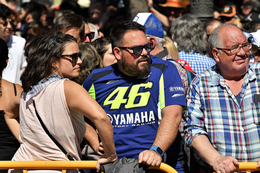 Pirotecnia Vulcano ha sido la encargada de disparar la mascletà de hoy domingo, 17 de marzo. La empresa de Villarejo de Salvanés ha ofrecido un auténtico espectáculo que pasará a la historia fallera por dar en la plaza del Ayuntamiento un disparo lleno de color, sin descanso, completo y con todo tipo de detalles. 