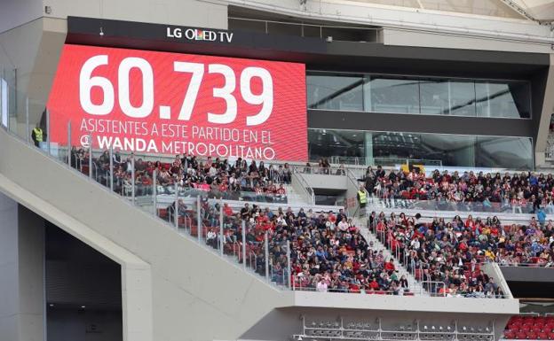 El videomarcador del Wanda Metropolitano durante el Atlético-Barça. 