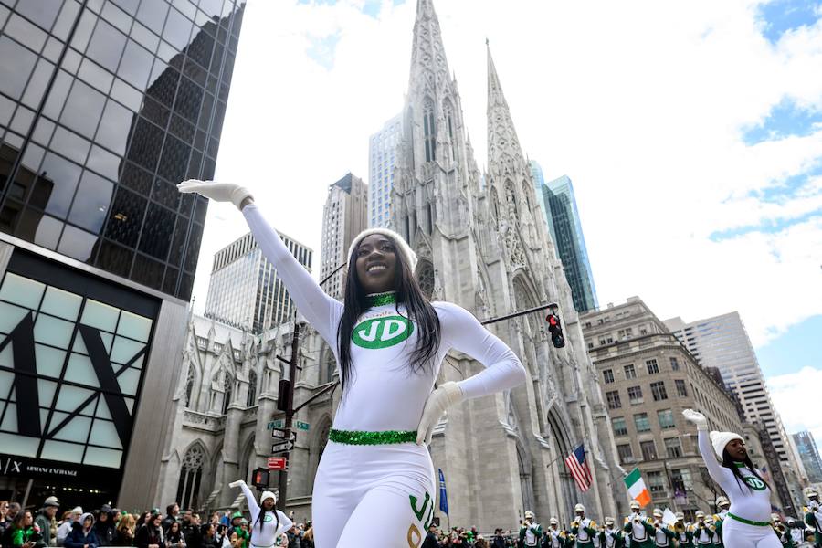 Cientos de miles de personas han celebrado el día de San Patricio 2019. Inglaterra, Irlanda, Lituania, Rusia, Nueva York, Suiza, Boston o Tokio... El mundo tiñe de verde para festejar el patrón de Irlanda. 