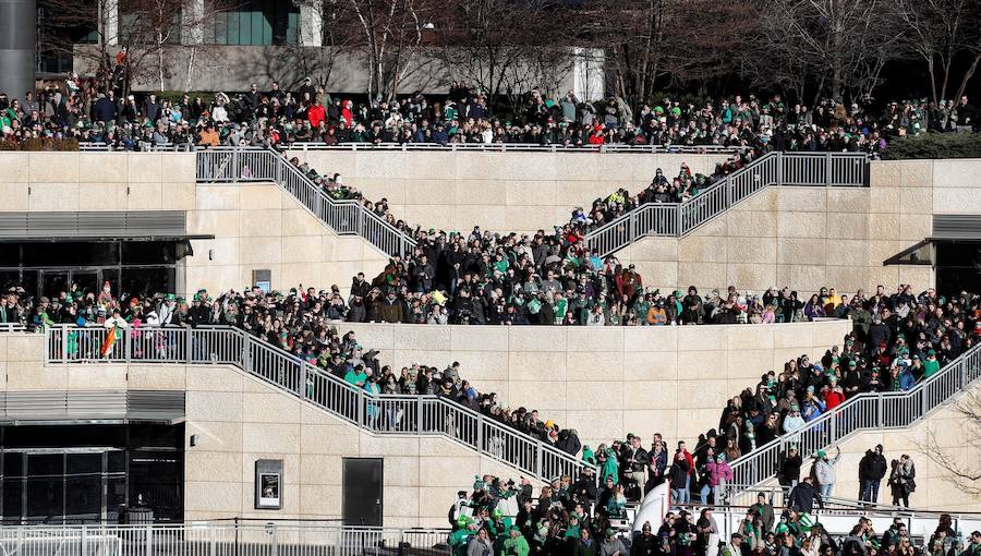 Cientos de miles de personas han celebrado el día de San Patricio 2019. Inglaterra, Irlanda, Lituania, Rusia, Nueva York, Suiza, Boston o Tokio... El mundo tiñe de verde para festejar el patrón de Irlanda. 