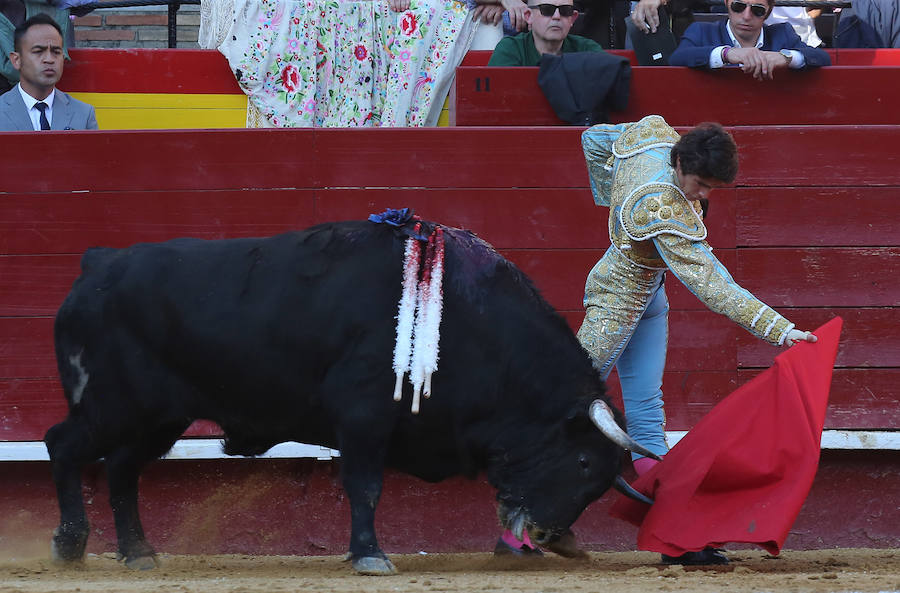 Fotos: Fallas 2019: Corrida de toros de Diego Urdiales, Sebastián Castella y Cayetano