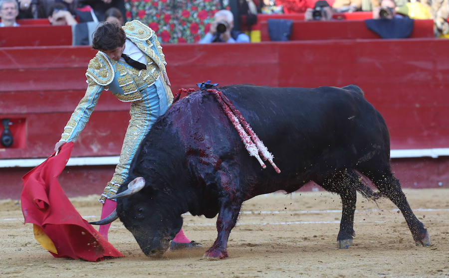 Fotos: Fallas 2019: Corrida de toros de Diego Urdiales, Sebastián Castella y Cayetano