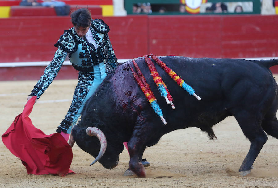 Fotos: Fallas 2019: Corrida de toros de Diego Urdiales, Sebastián Castella y Cayetano