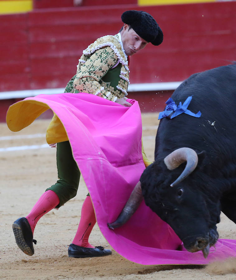 Fotos: Fallas 2019: Corrida de toros de Diego Urdiales, Sebastián Castella y Cayetano