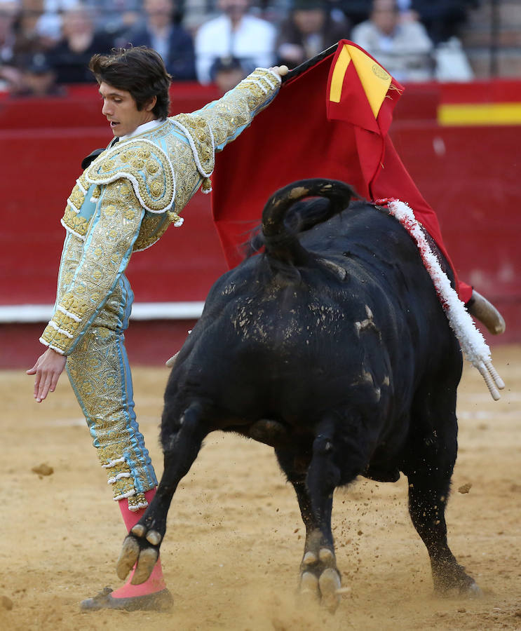 Fotos: Fallas 2019: Corrida de toros de Diego Urdiales, Sebastián Castella y Cayetano