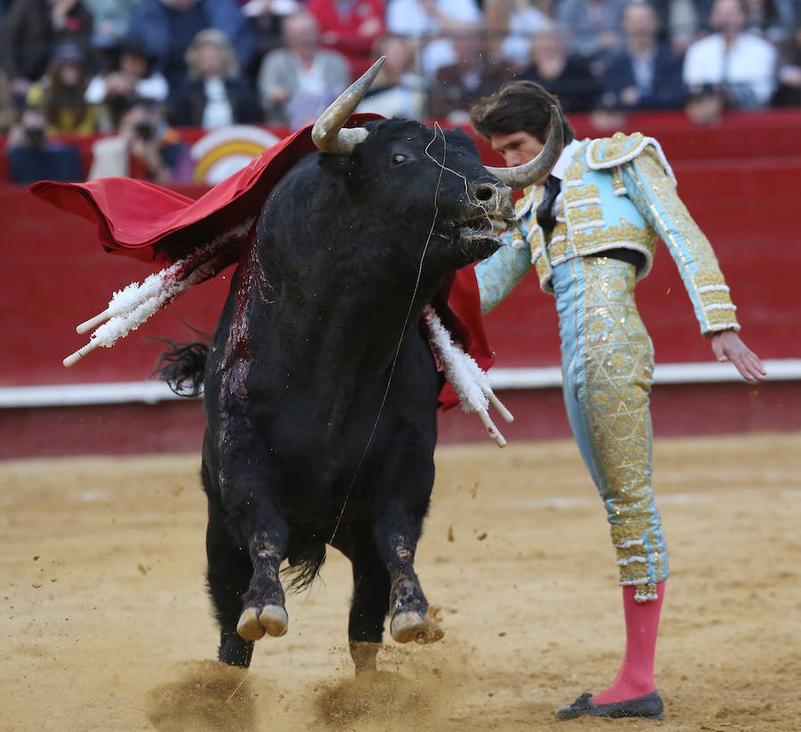 Fotos: Fallas 2019: Corrida de toros de Diego Urdiales, Sebastián Castella y Cayetano