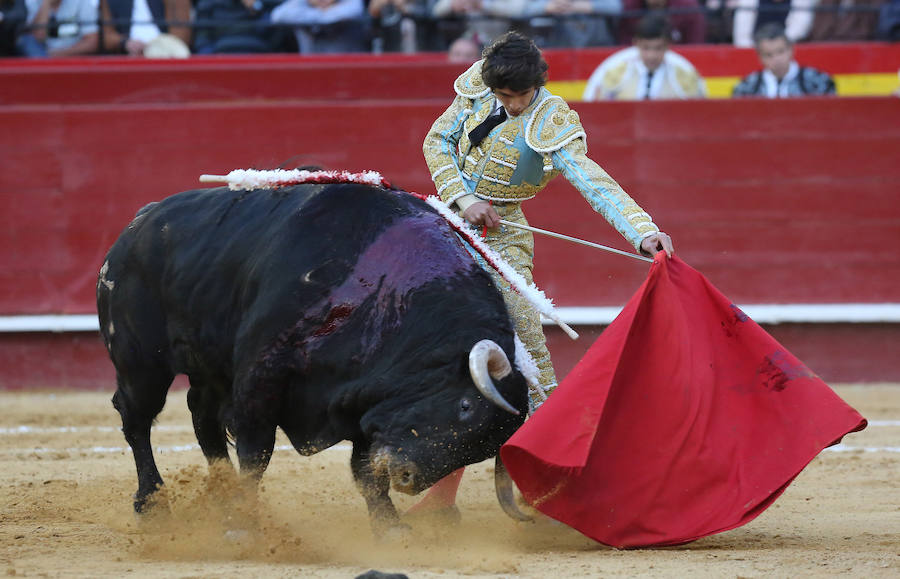 Fotos: Fallas 2019: Corrida de toros de Diego Urdiales, Sebastián Castella y Cayetano