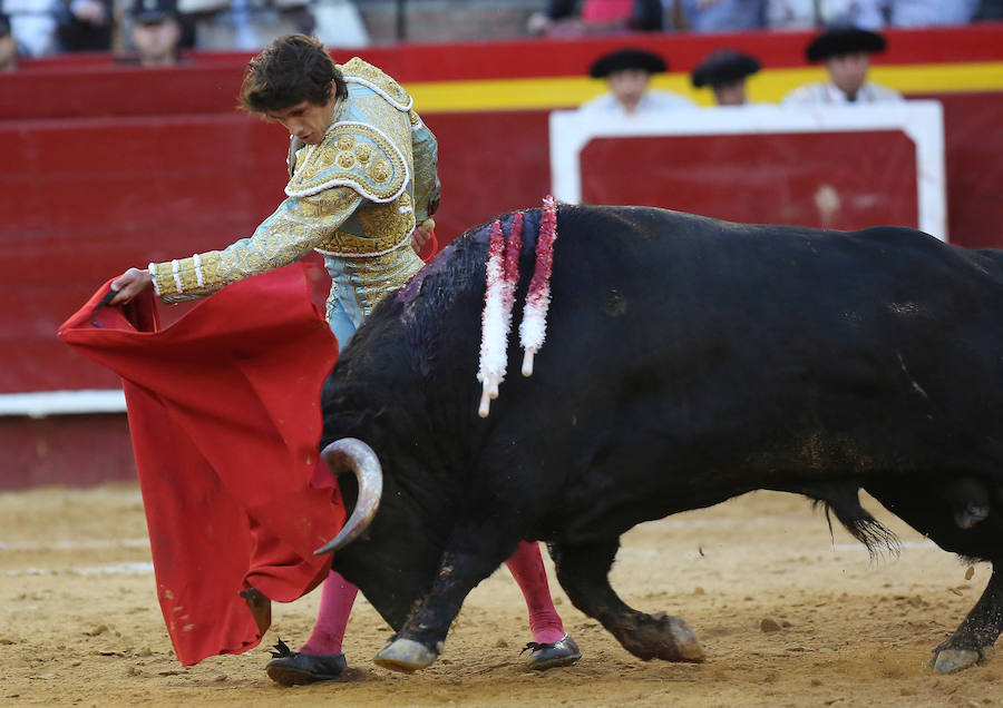 Fotos: Fallas 2019: Corrida de toros de Diego Urdiales, Sebastián Castella y Cayetano