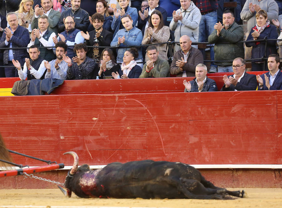 Fotos: Fallas 2019: Corrida de toros de Diego Urdiales, Sebastián Castella y Cayetano