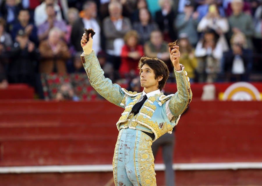 Fotos: Fallas 2019: Corrida de toros de Diego Urdiales, Sebastián Castella y Cayetano